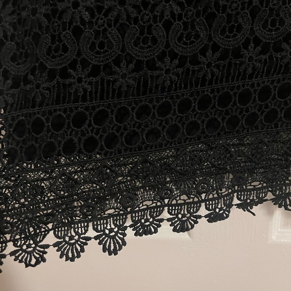 5/$20 Women's Large Black lace tank top blouse - Picture 3 of 5